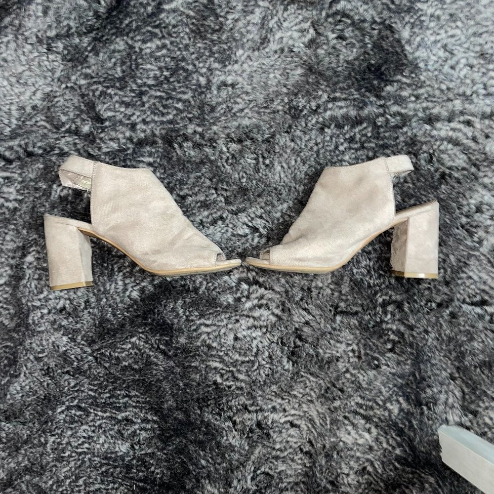 CL by Laundy Open Toe Heel Cut-Out Nude Suede Chunky Heel Women's Shoes Size 7